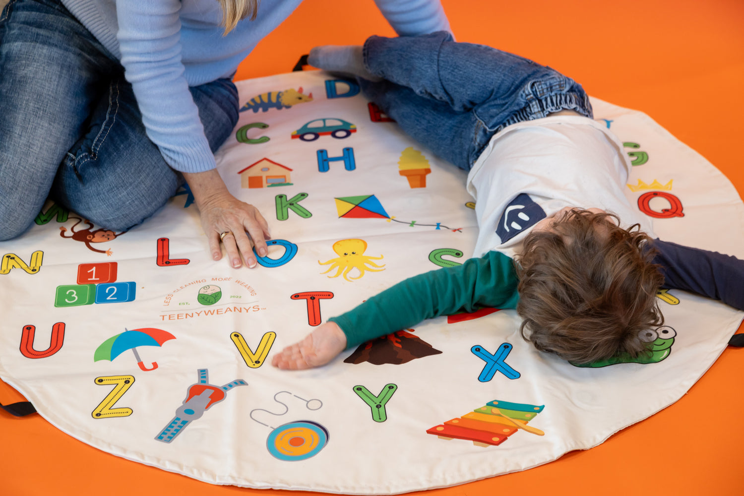 TEENYWEANYS: Stylish Bag, Food Catcher, and Foldable Waterproof Baby Grab Mat