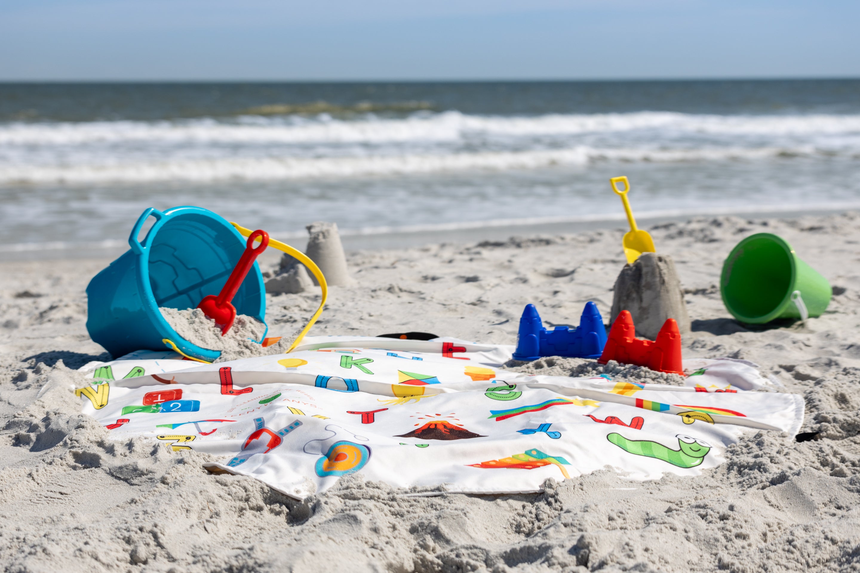 TEENYWEANYS: Stylish Bag, Food Catcher, and Foldable Waterproof Baby Grab Mat